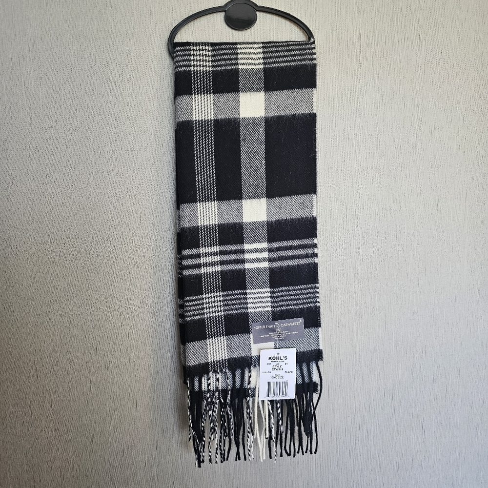 Womans black and white Scarf